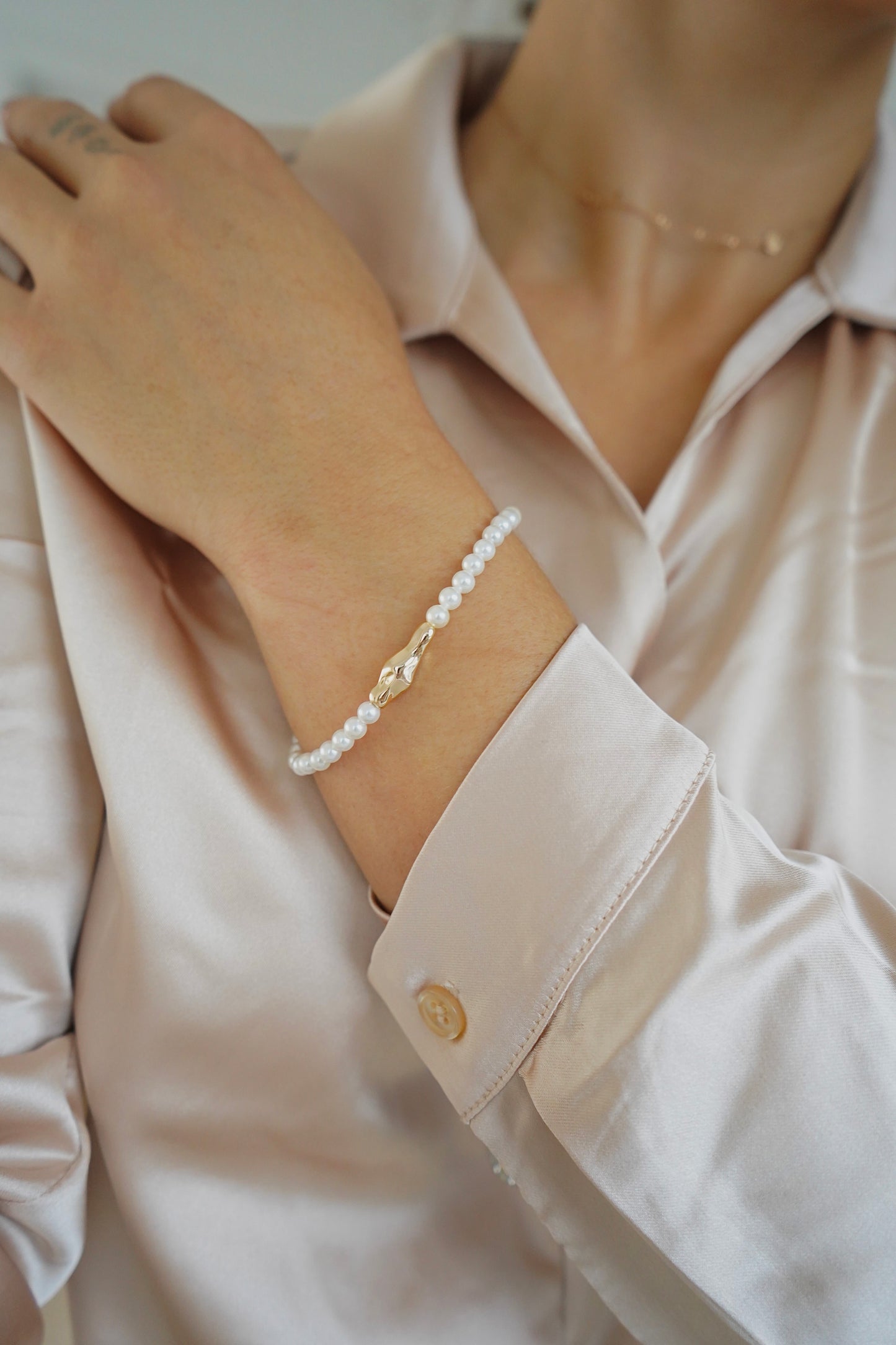 Minimalist Pearl bracelet Tiny 14k Gold pearl bridal bracelet natural pearl bridal bracelet Gift for Her Anniversary Gift Her Birthday Gift