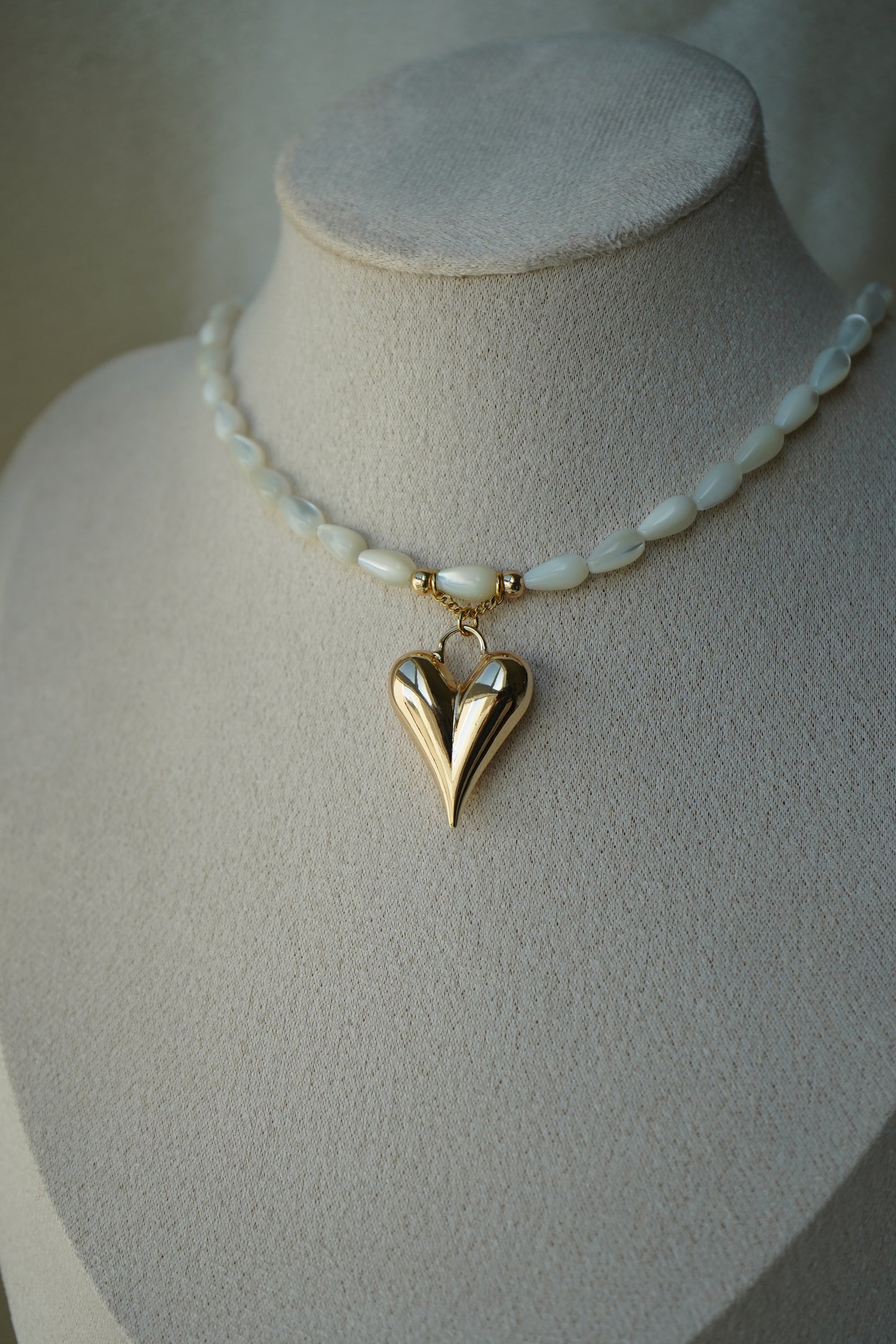 Elegant Heart-Shaped Seashell Pearl Necklace: Handcrafted Beach-Inspired Pendant for Ocean Lovers