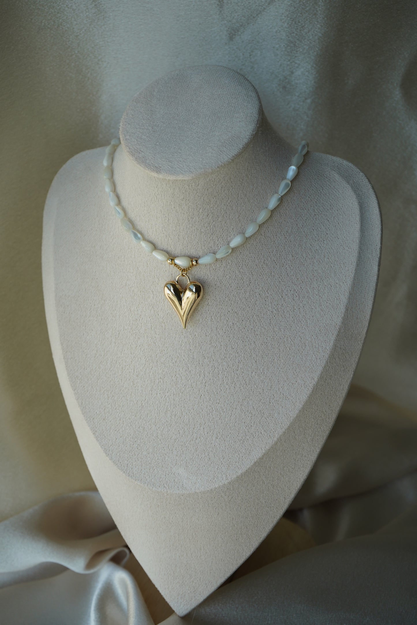 Elegant Heart-Shaped Seashell Pearl Necklace: Handcrafted Beach-Inspired Pendant for Ocean Lovers