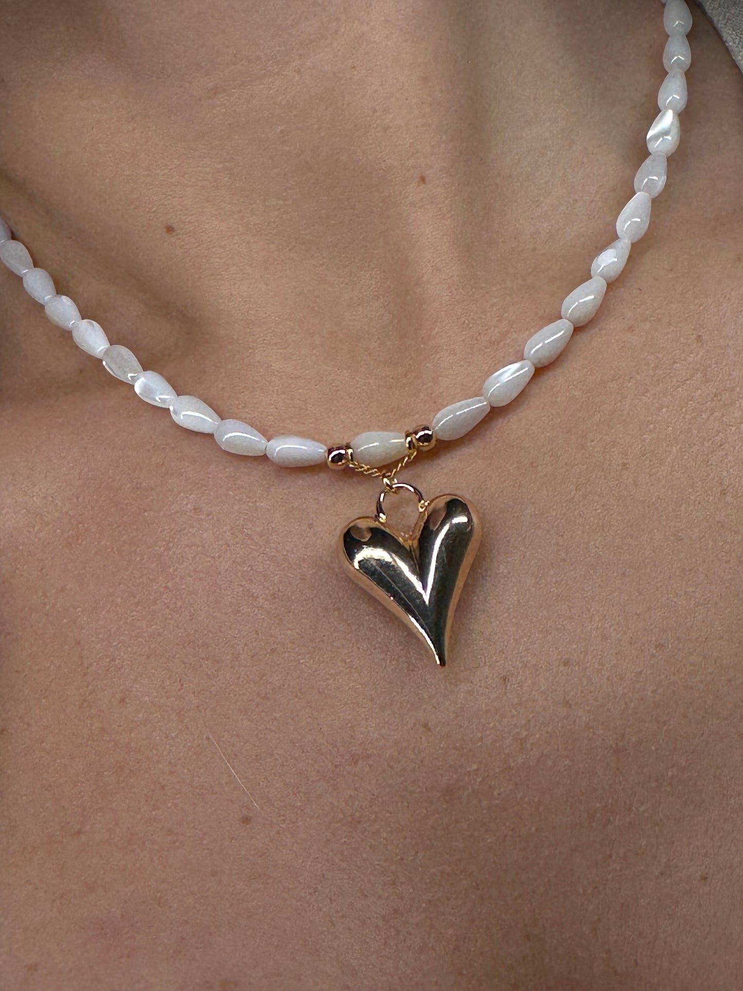 Elegant Heart-Shaped Seashell Pearl Necklace: Handcrafted Beach-Inspired Pendant for Ocean Lovers